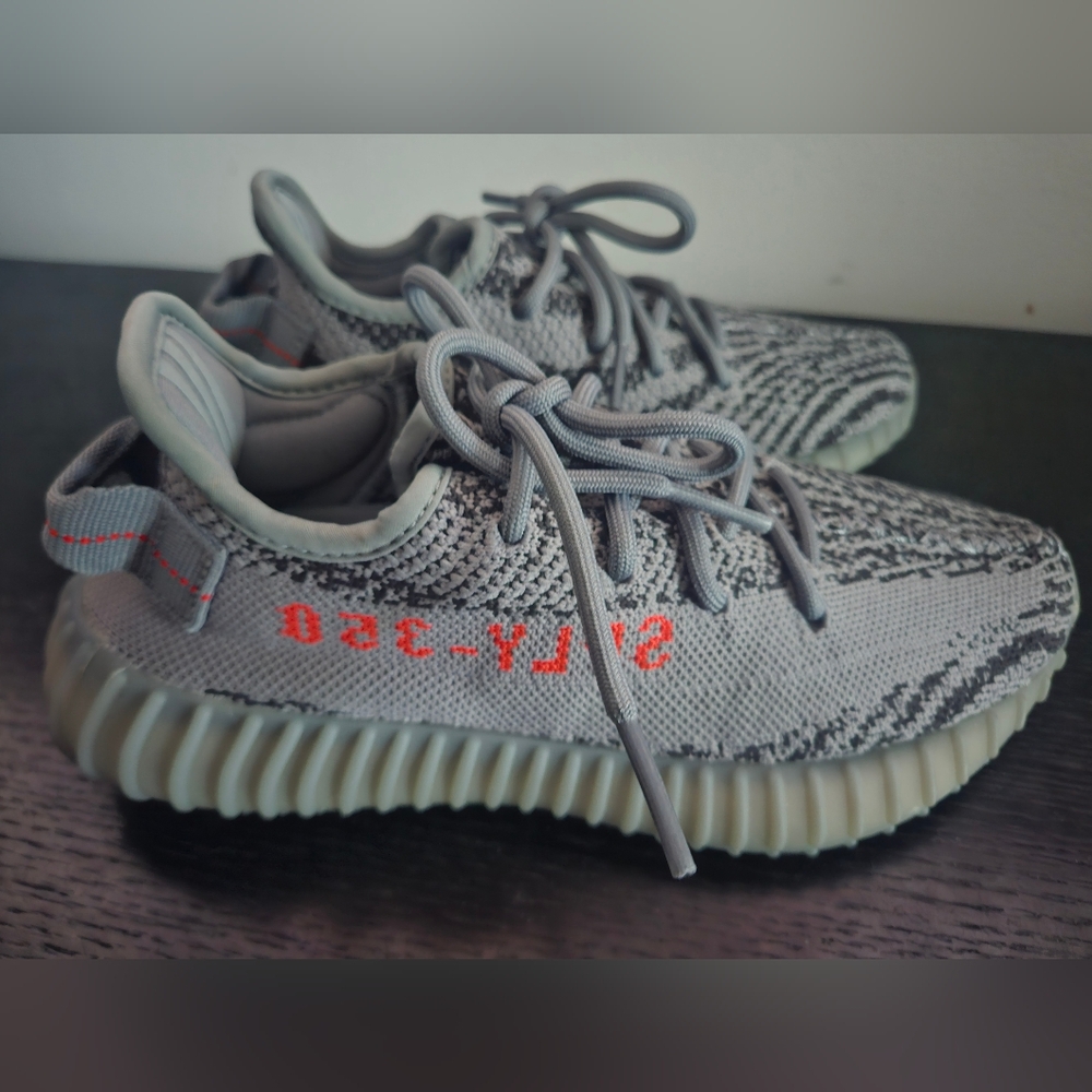 ADIDAS YEEZY BOOST 350 V2  Authentic| Size 5 mens, Size 7 womans NWT Kanye West